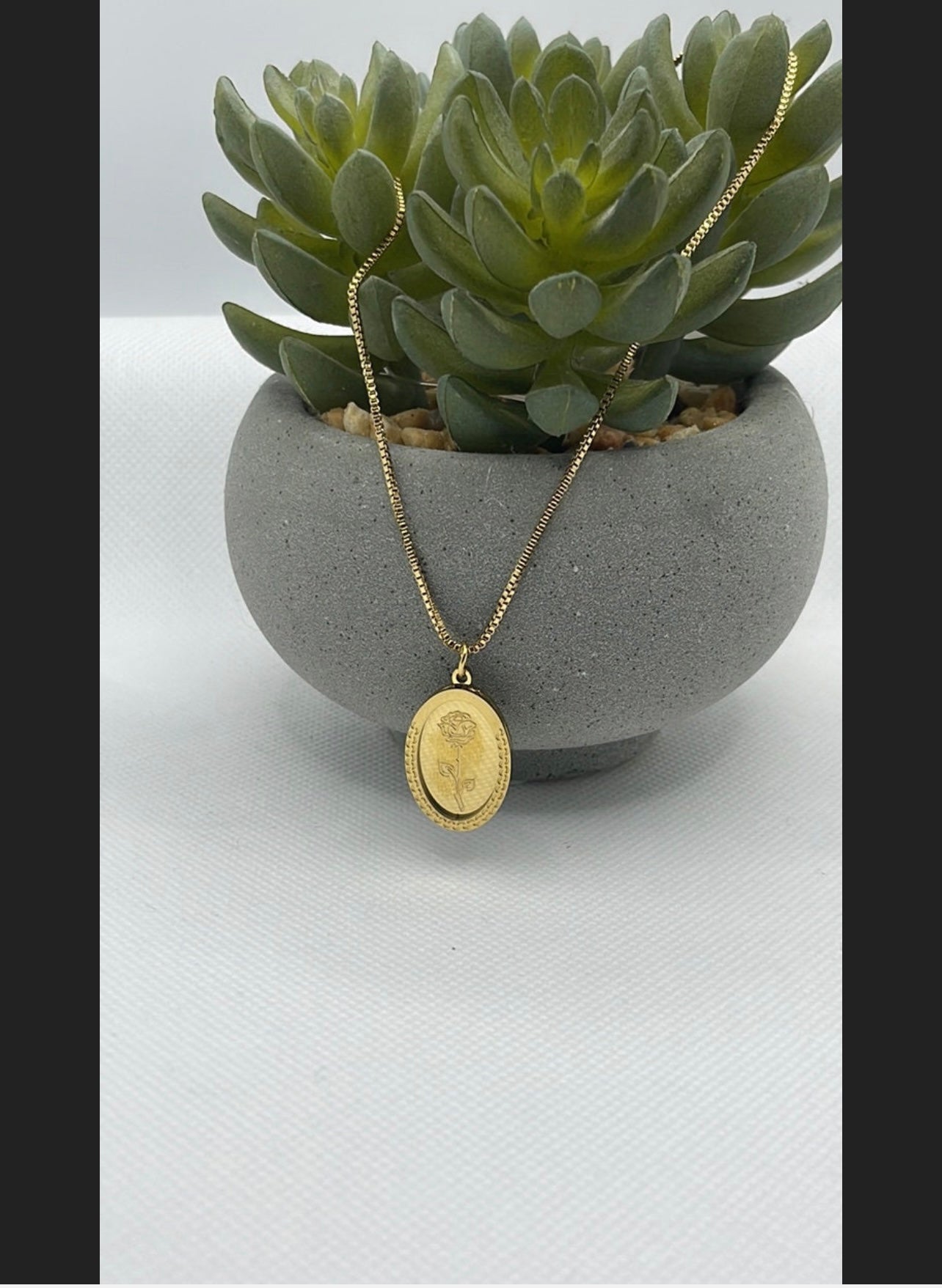 Gold Oval Romantic Rose Pendant Necklace